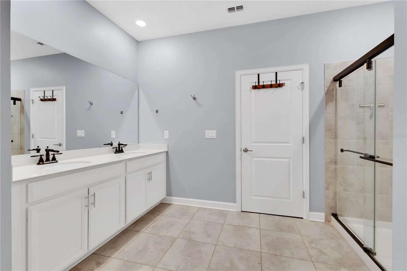 1047 OAK BLUFF DR