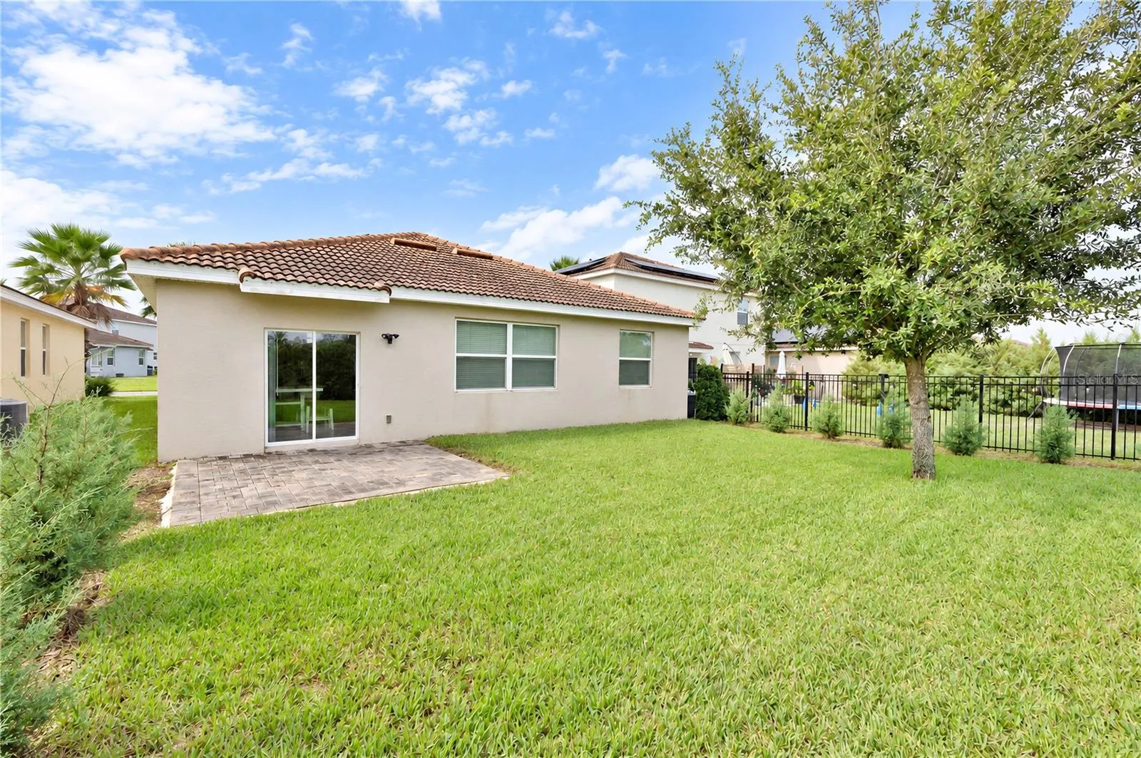 1047 OAK BLUFF DR