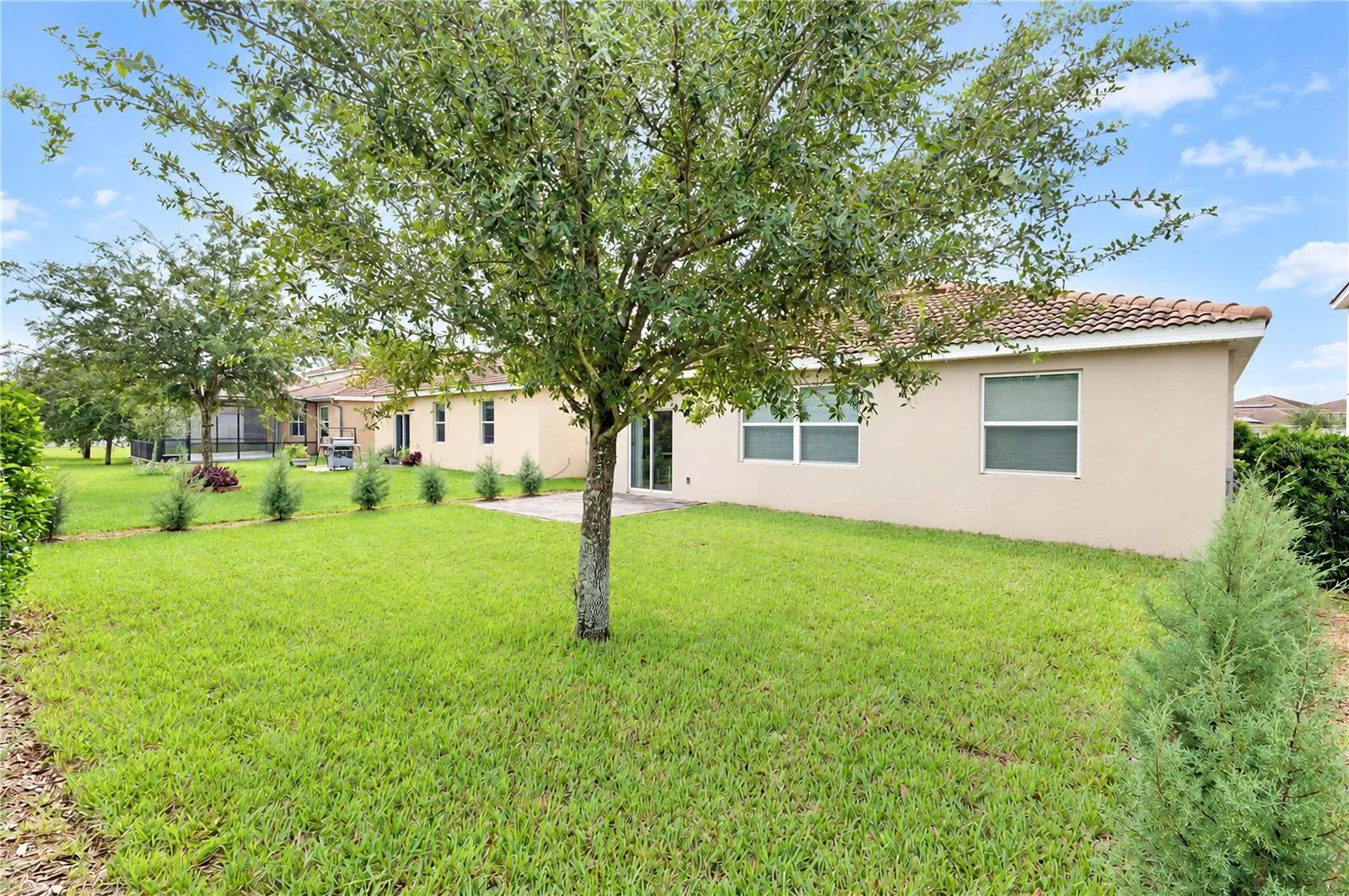 1047 OAK BLUFF DR