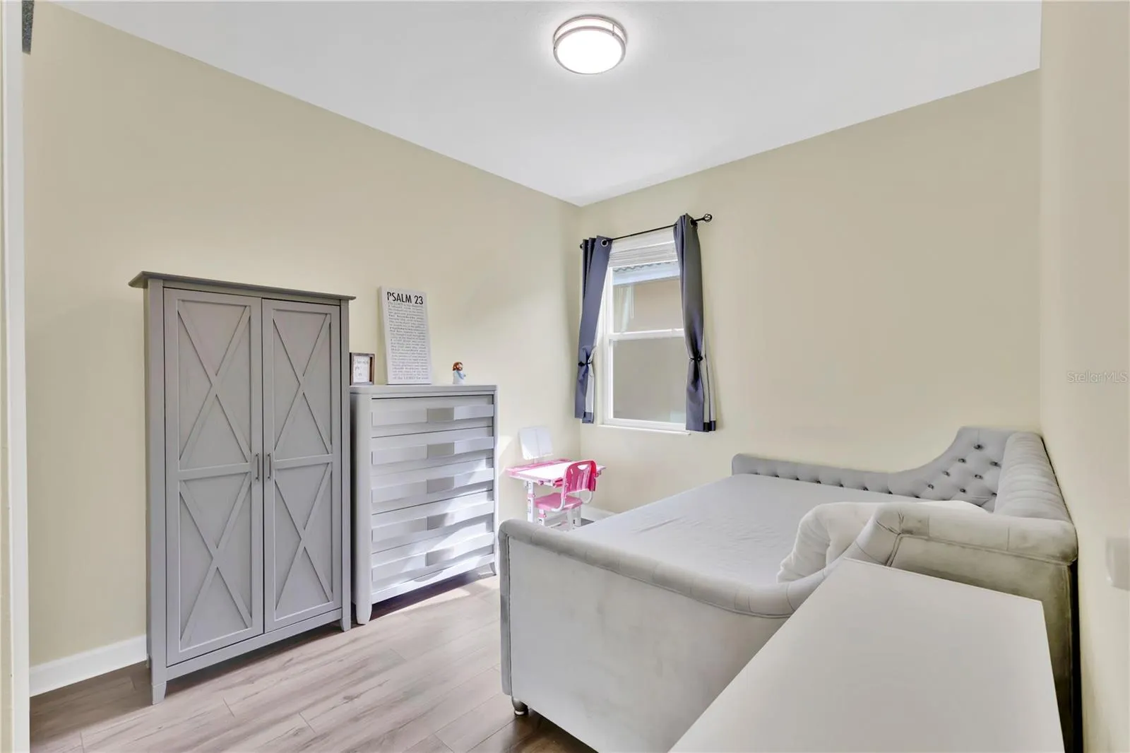 1047 OAK BLUFF DR