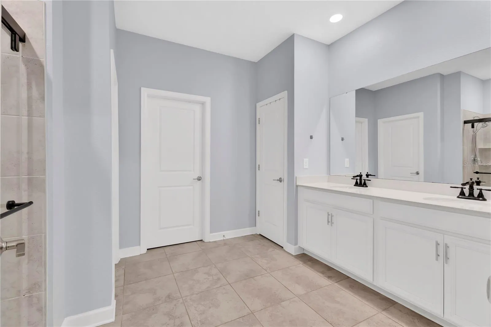 1047 OAK BLUFF DR