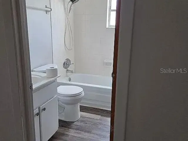 26 W RAYMOND ST