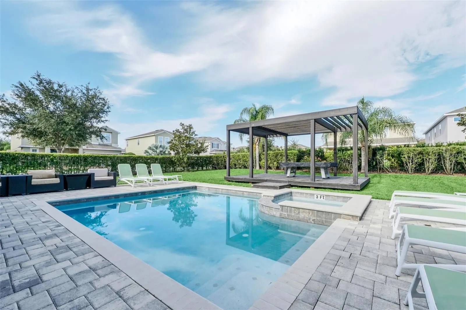 7607 MACKINAW LN