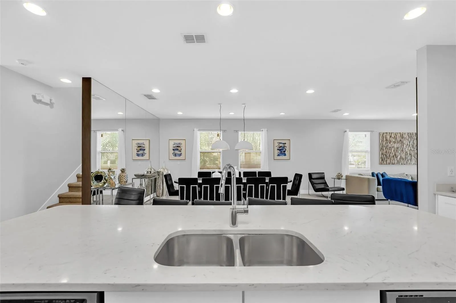 7607 MACKINAW LN