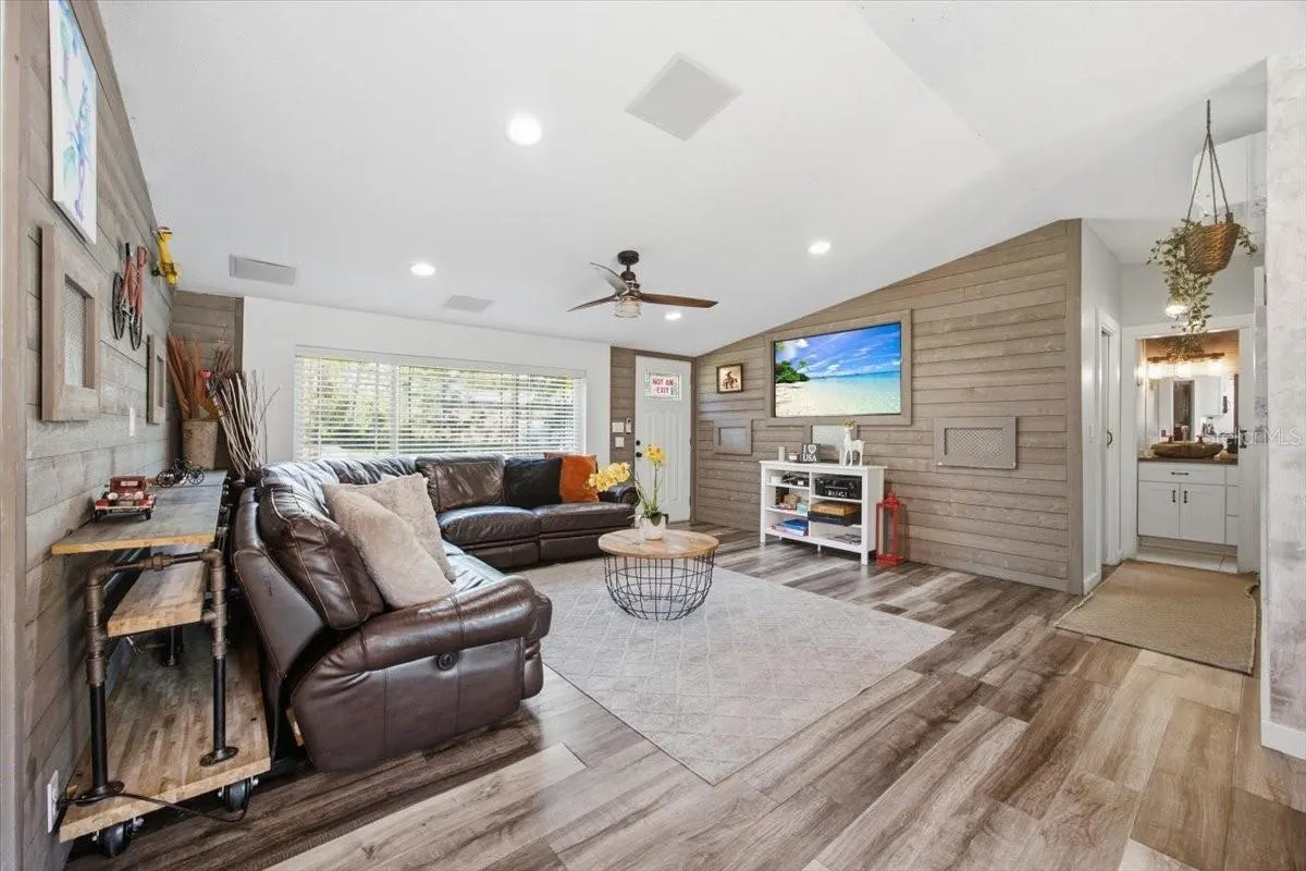 107 DEER RUN DR