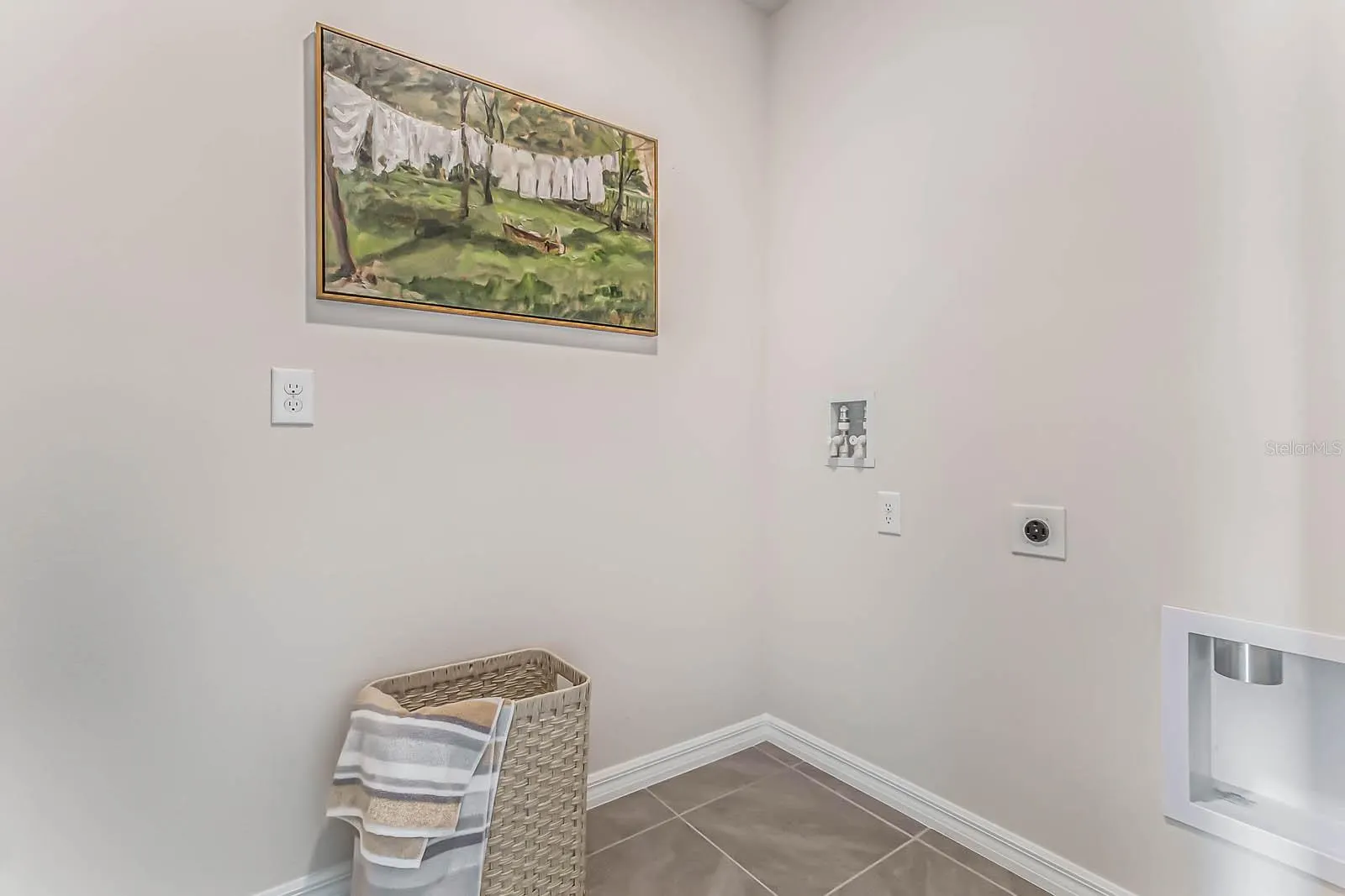 2807 WATERLILY WAY