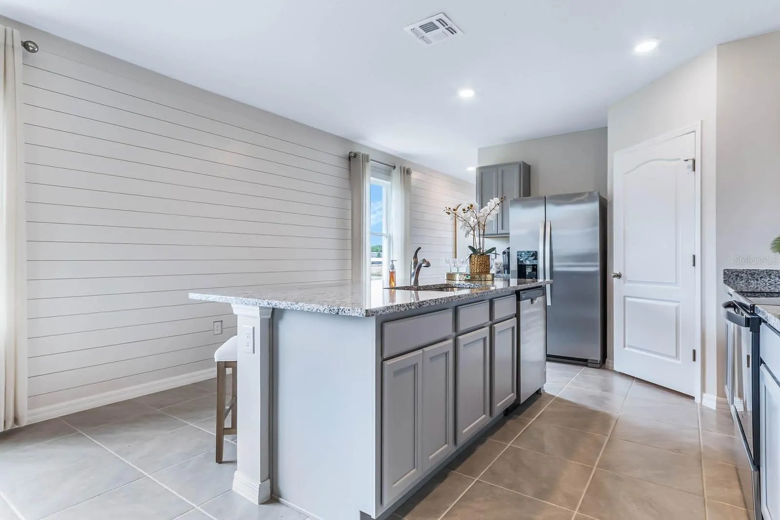 2807 WATERLILY WAY