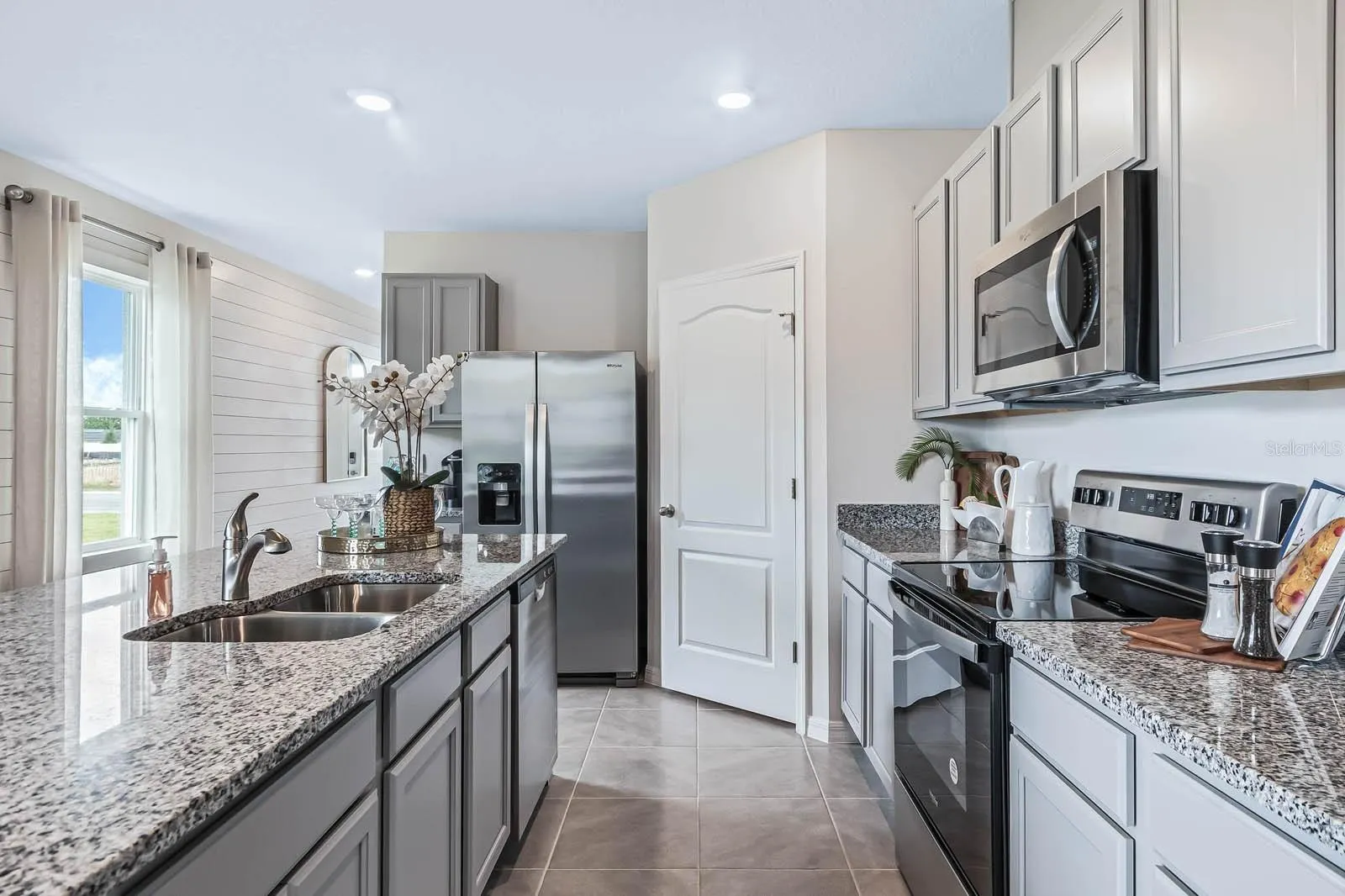 2807 WATERLILY WAY