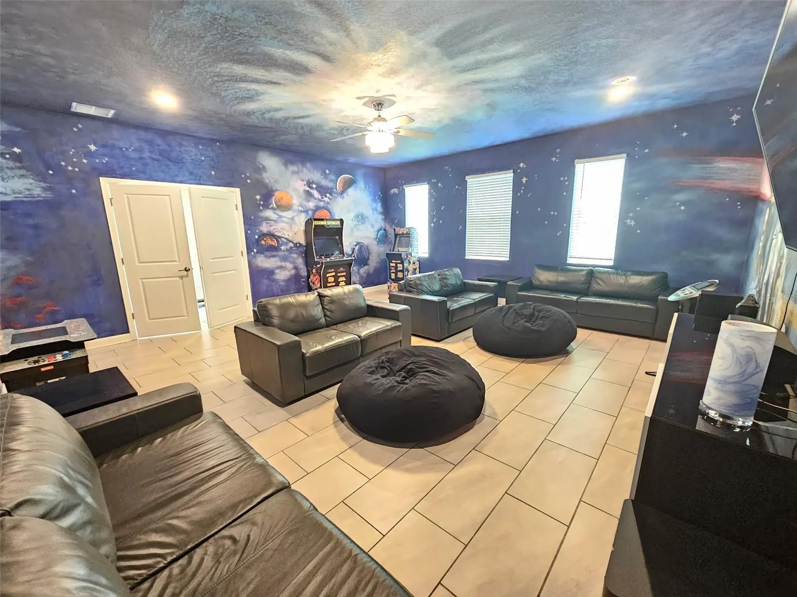4557 TARGET BLVD