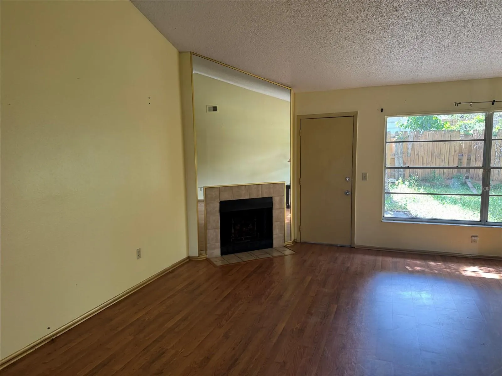 6677 WHIRLAWAY CIR
