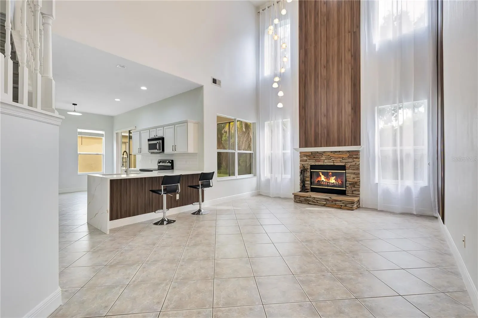 2165 THE OAKS BLVD