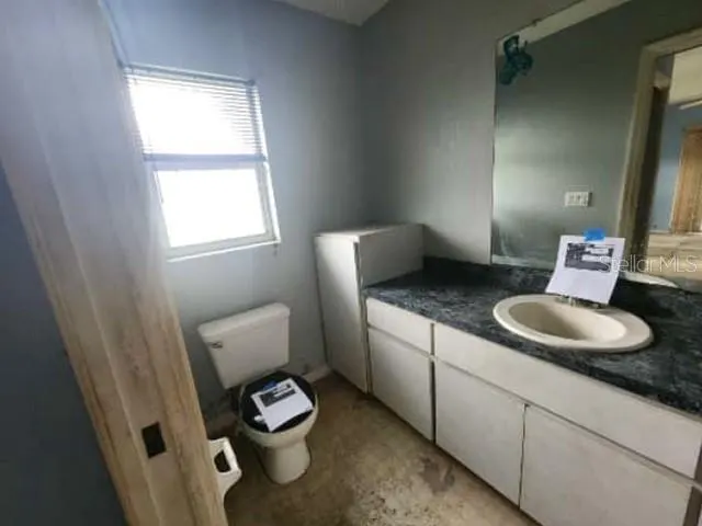 656 AZURE RD