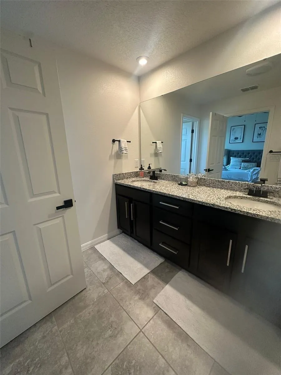 2433 VARENNA LOOP