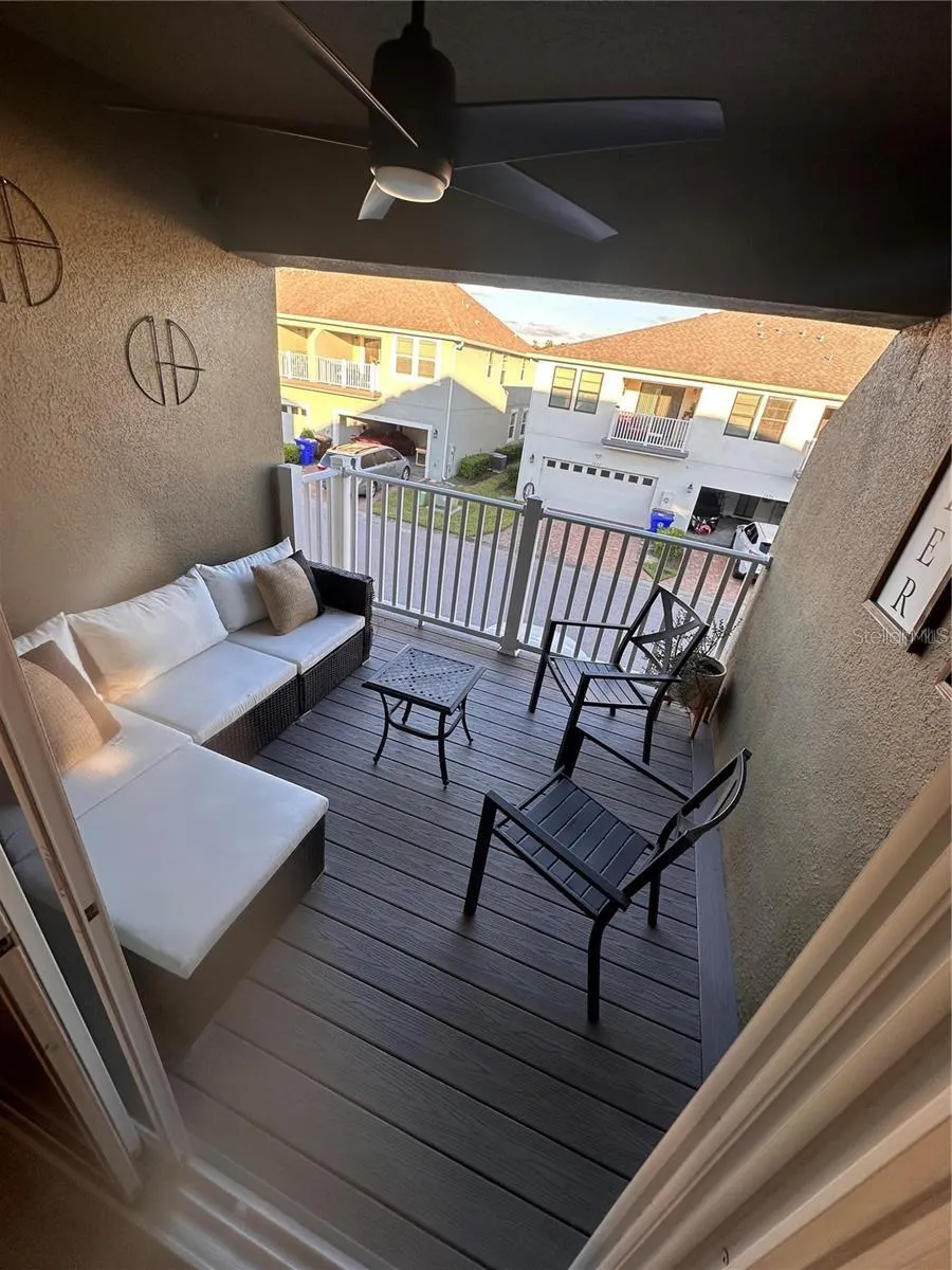 2433 VARENNA LOOP