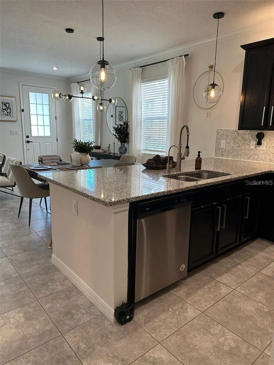2433 VARENNA LOOP