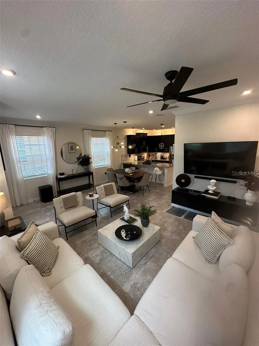 2433 VARENNA LOOP