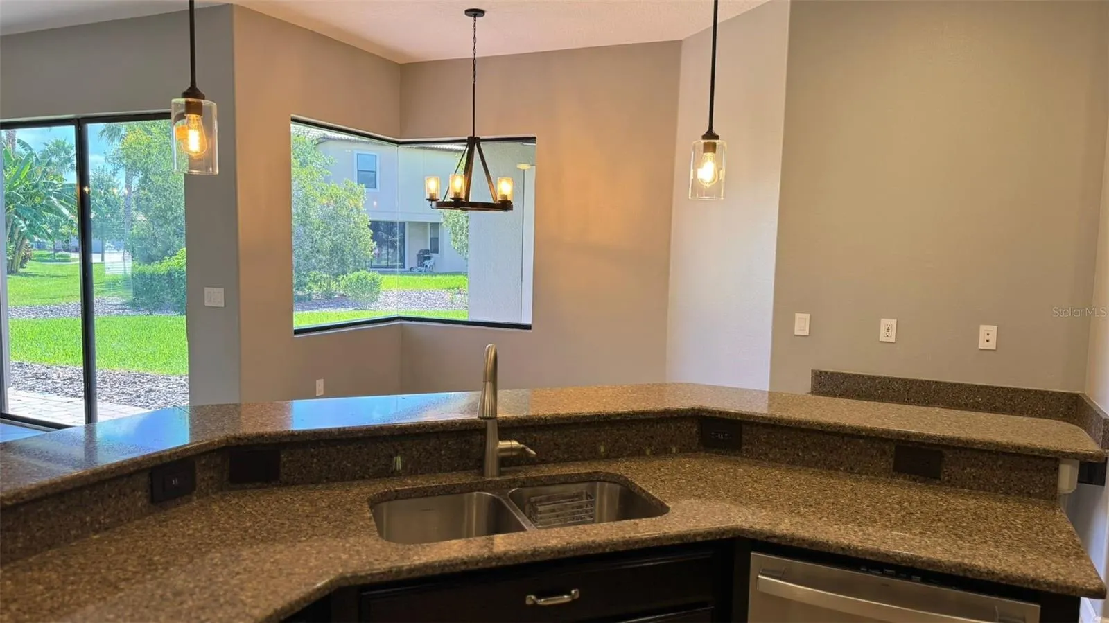 1428 DEUCE CIR