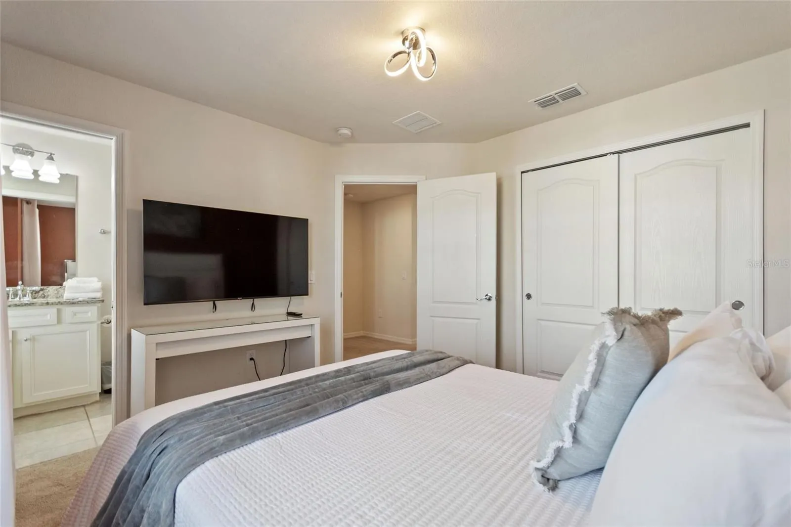 7240 OAKMOSS LOOP