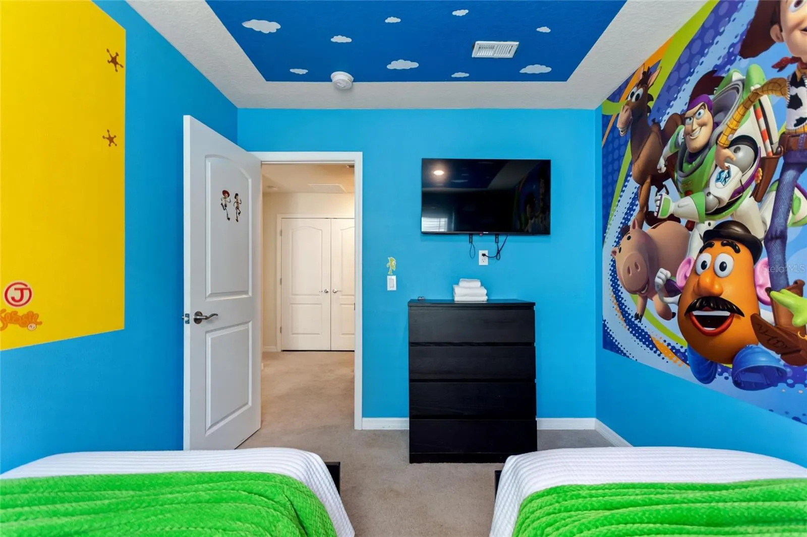 7240 OAKMOSS LOOP