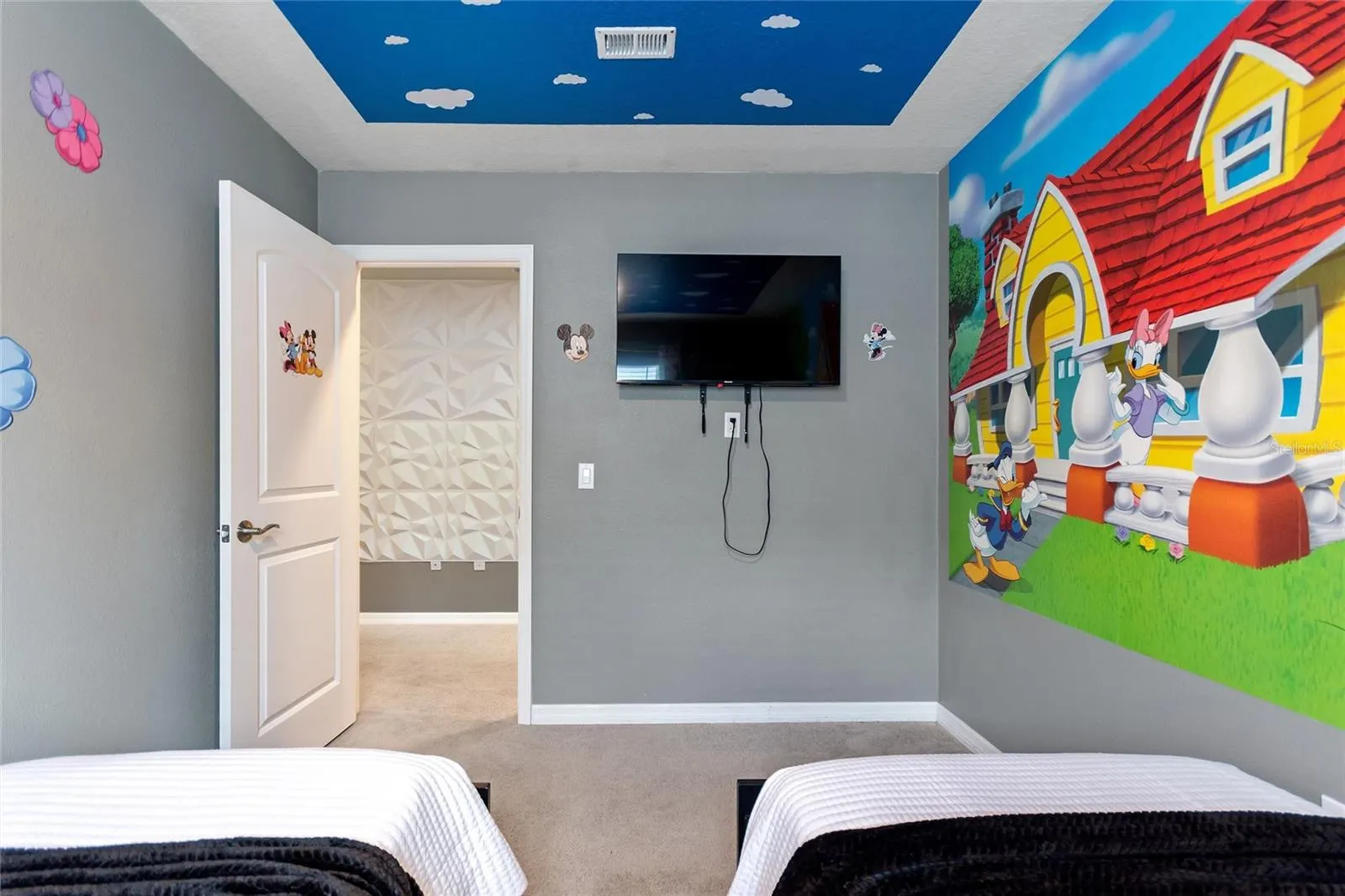 7240 OAKMOSS LOOP