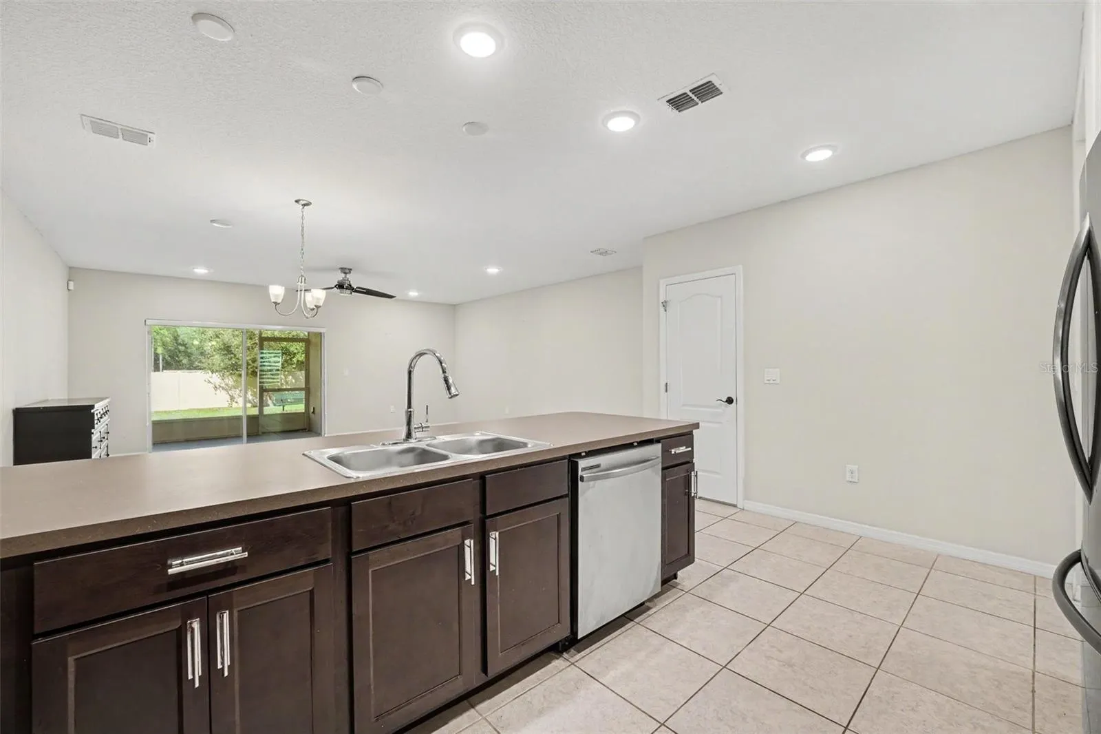 4747 CORAL CASTLE DR