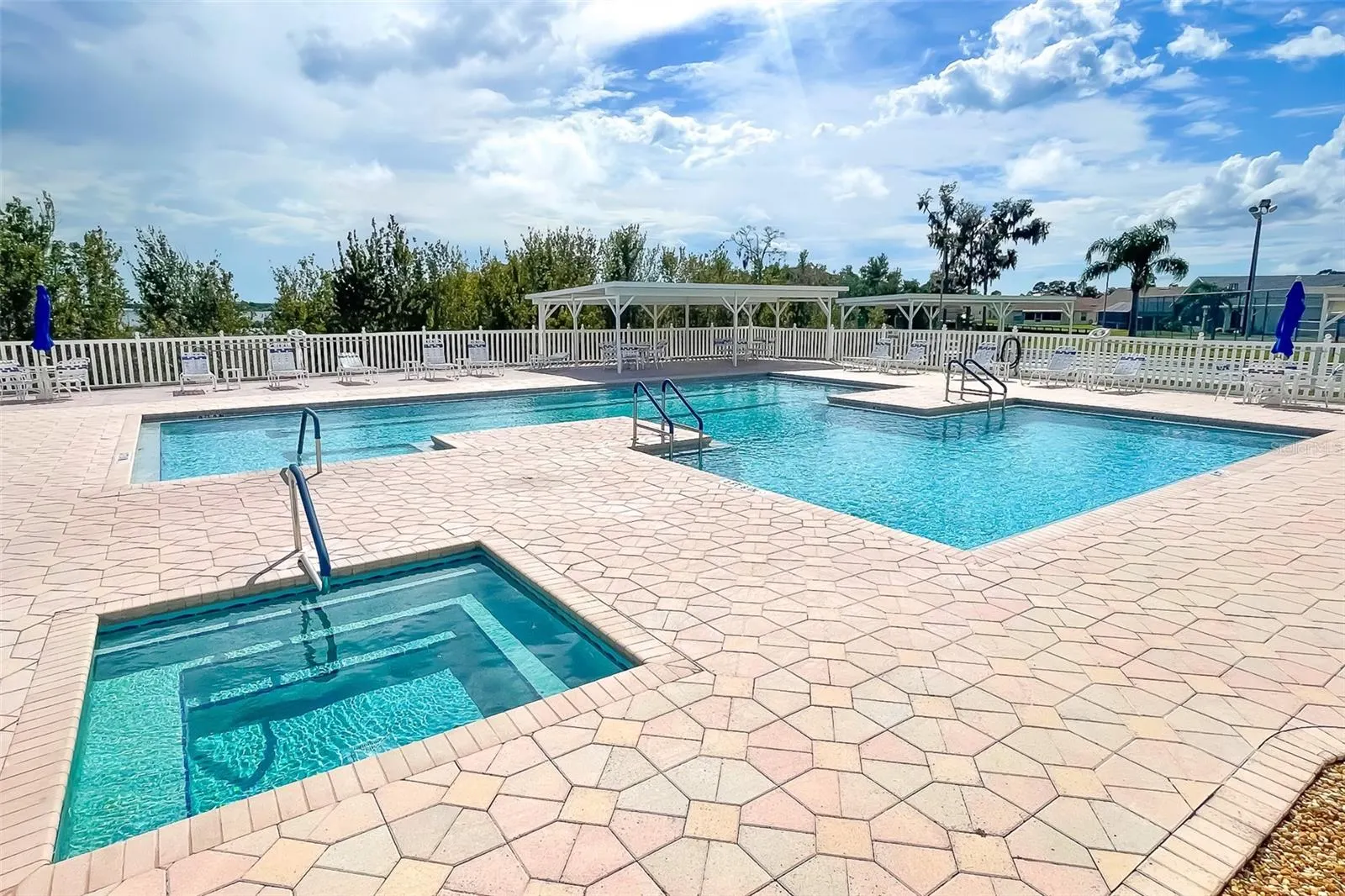 686 PARADISE PT