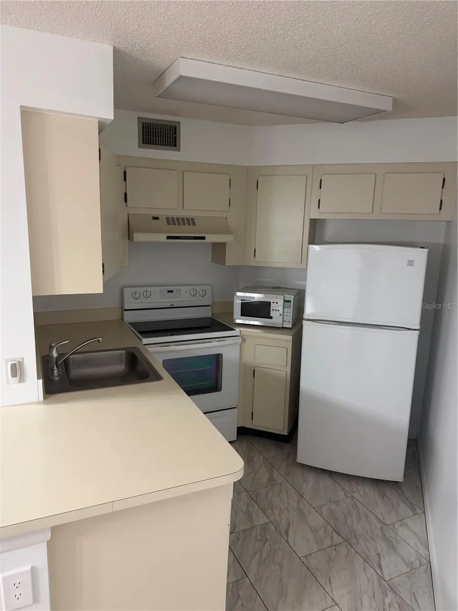 4045 ATRIUM DR #U6 #U6