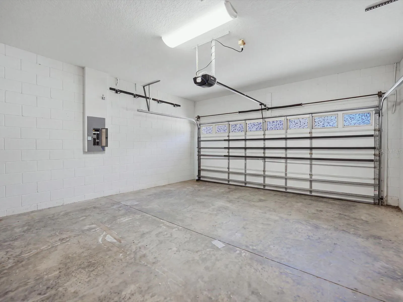320 KINGS WAY