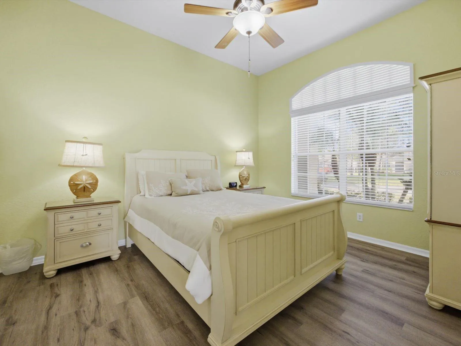 320 KINGS WAY
