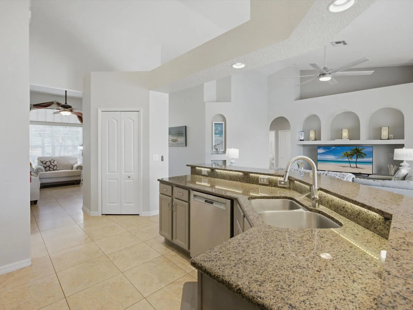 320 KINGS WAY