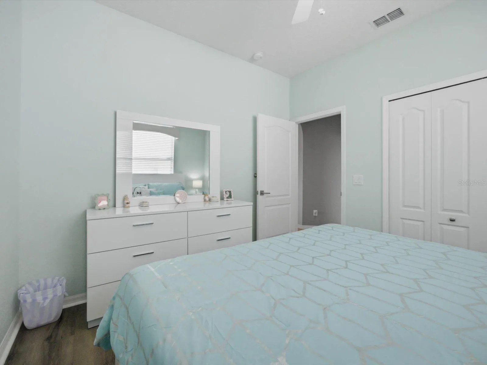 320 KINGS WAY