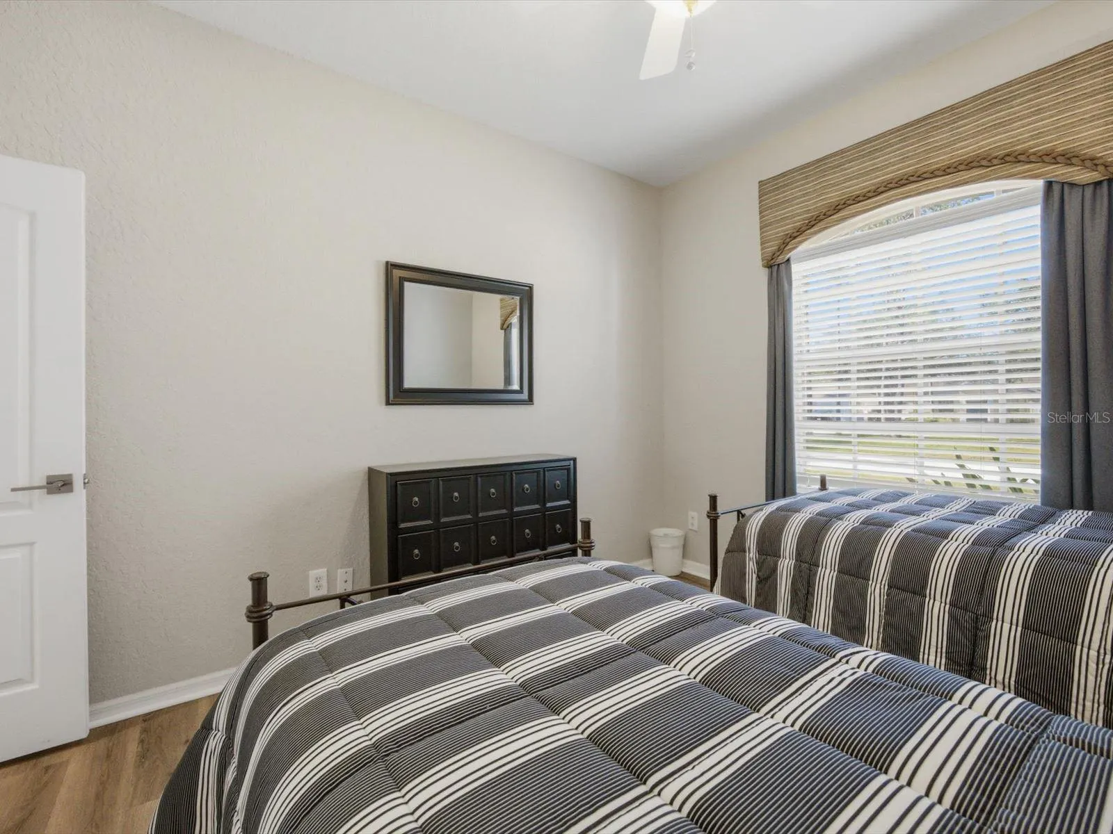 320 KINGS WAY