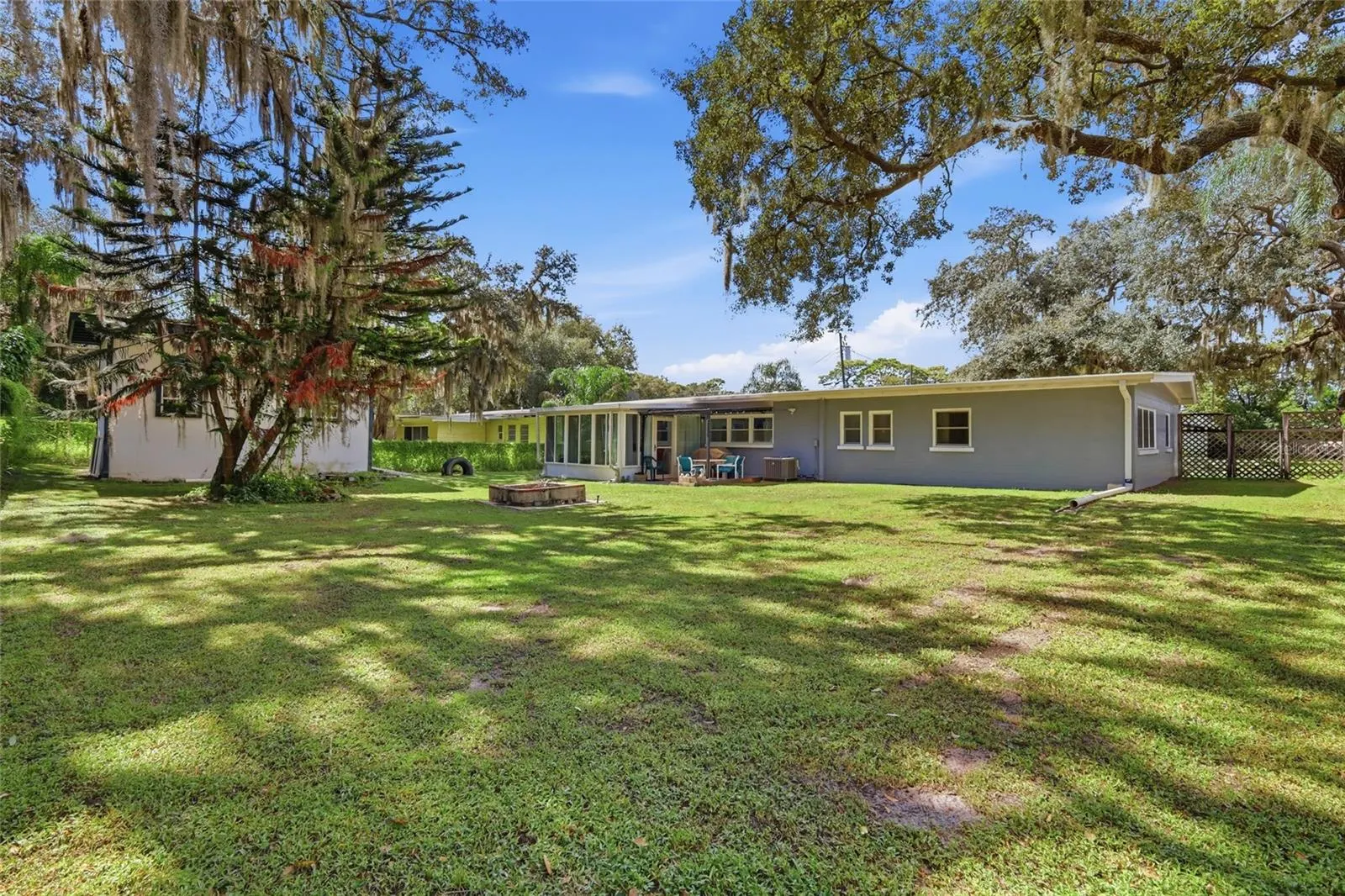105 S HILLTOP DR
