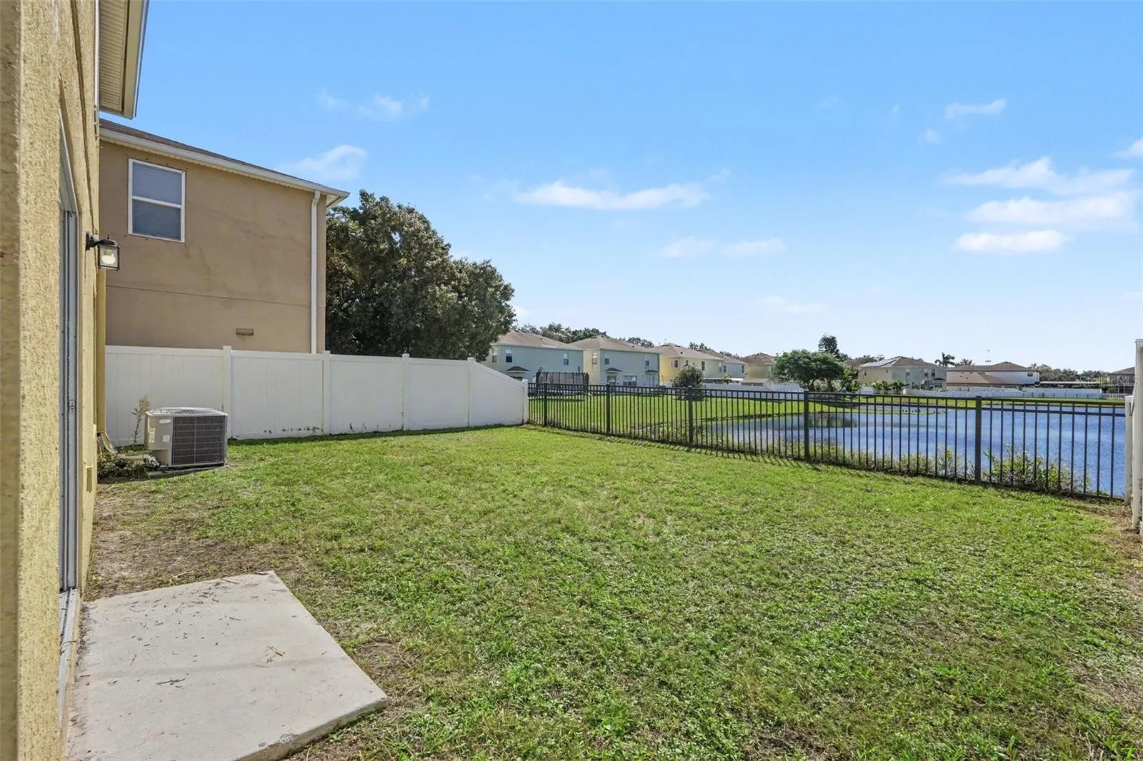 10420 LAGUNA PLAINS DR