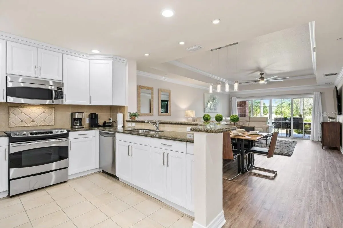 1106 SUNSET VIEW CIR #102 #102