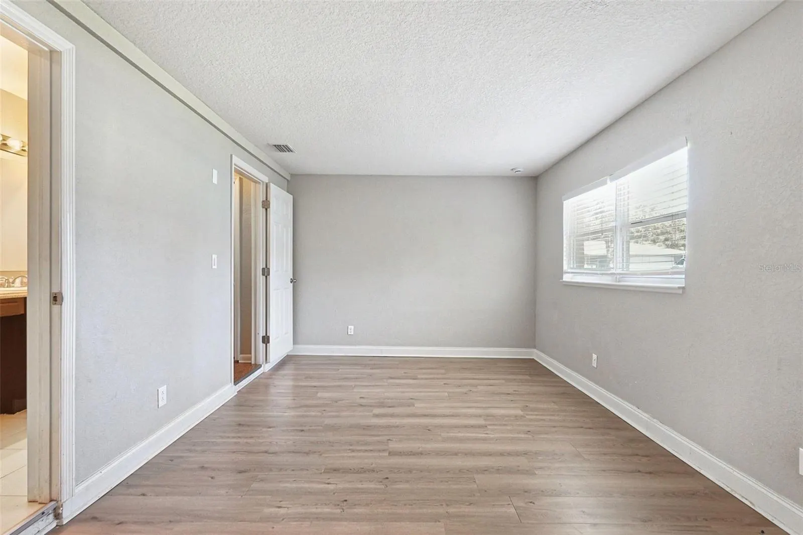 804 68TH AVE W