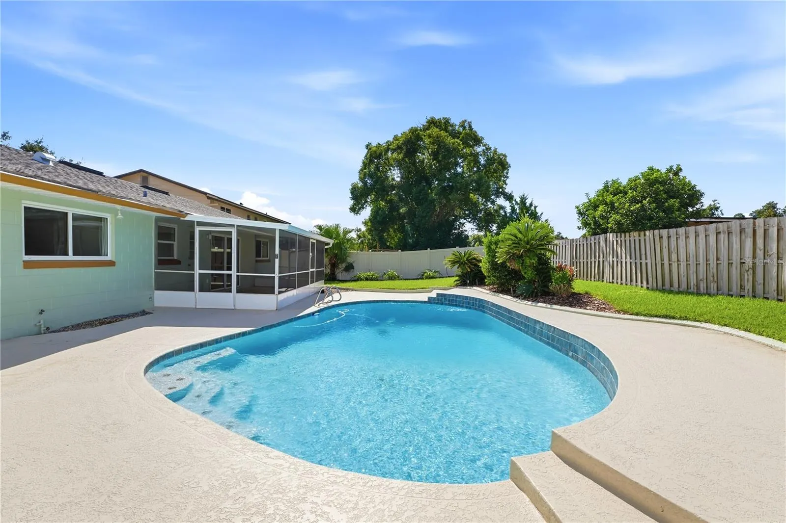 524 SPRING OAKS BLVD