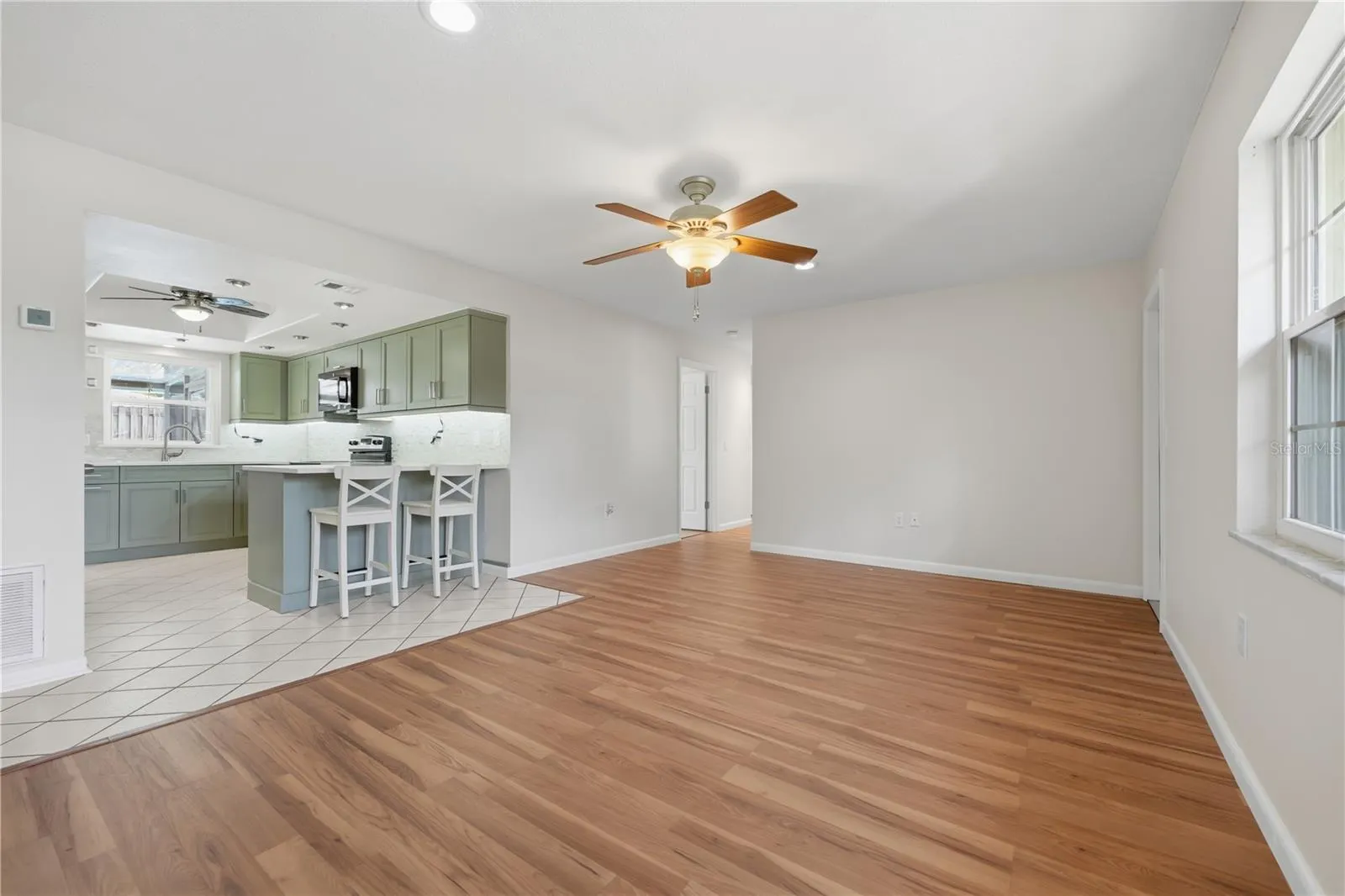 524 SPRING OAKS BLVD
