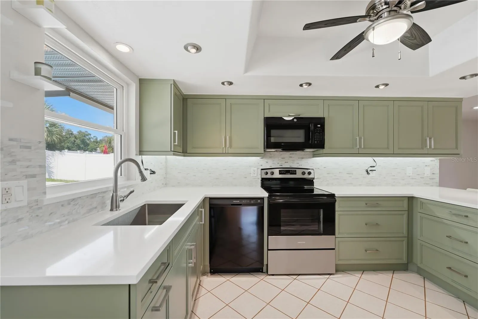 524 SPRING OAKS BLVD