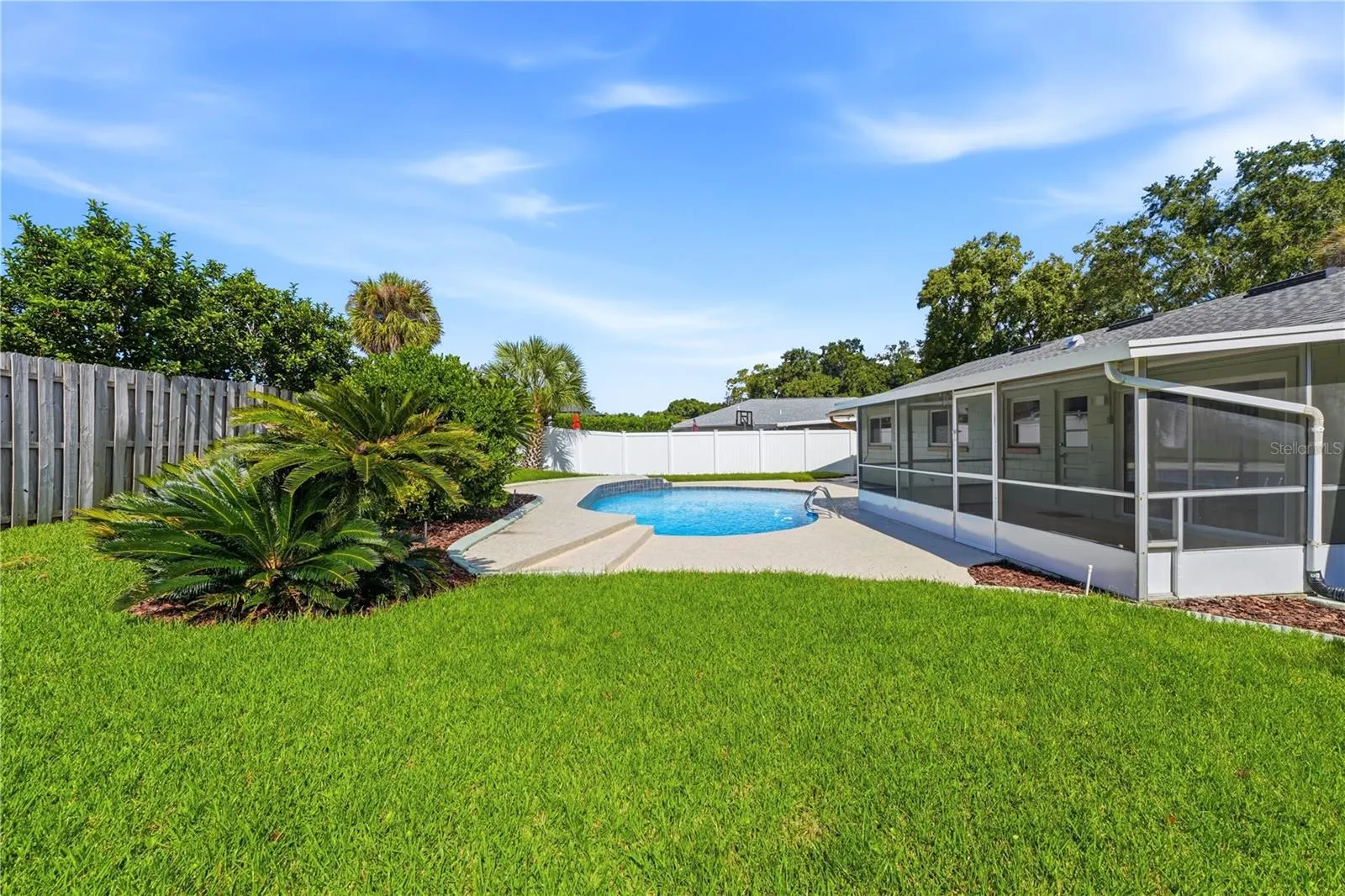 524 SPRING OAKS BLVD