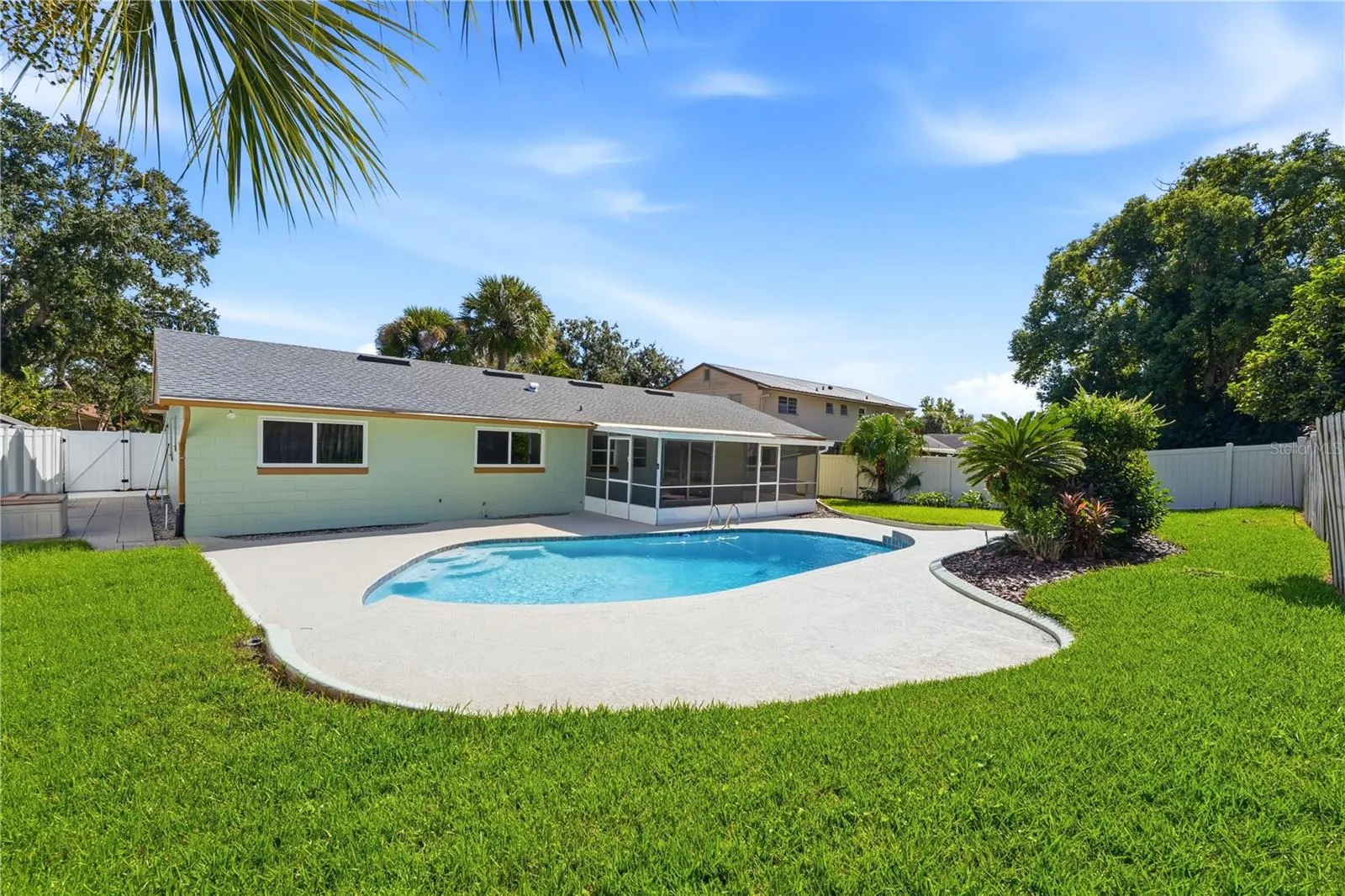 524 SPRING OAKS BLVD