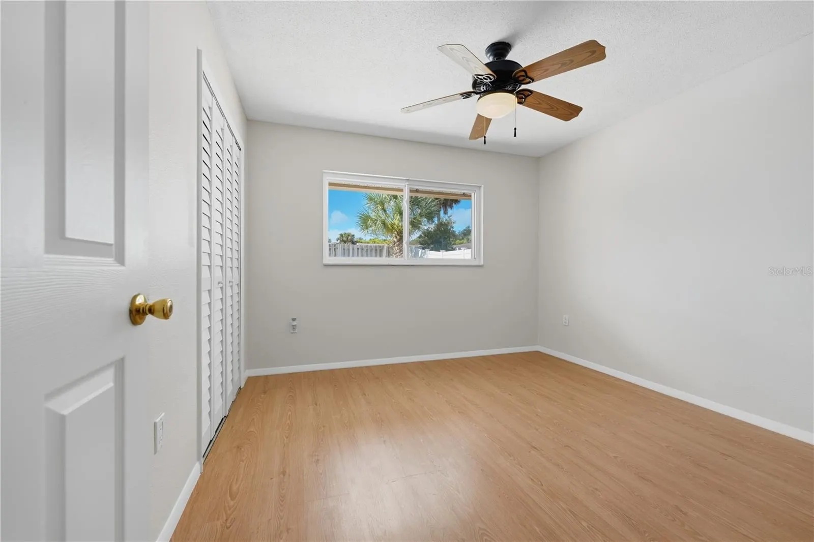 524 SPRING OAKS BLVD