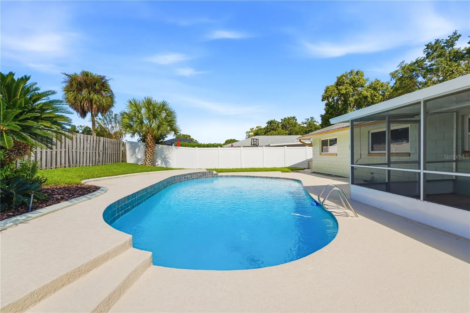 524 SPRING OAKS BLVD