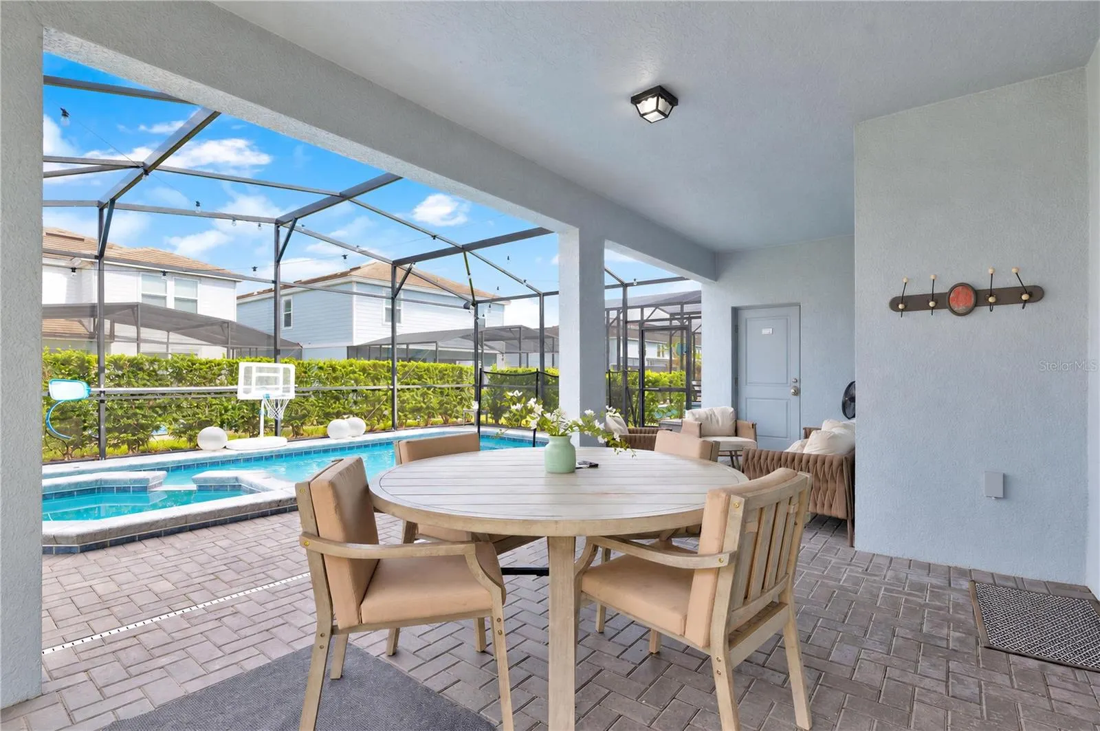 7400 OAKMOSS LOOP