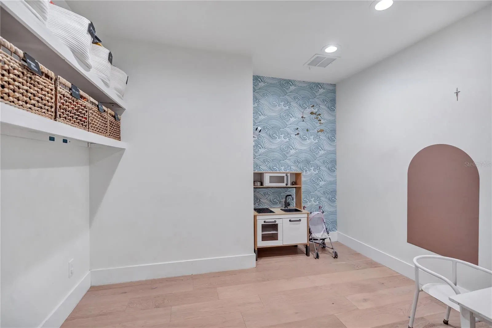 6922 SEMINOLE DR