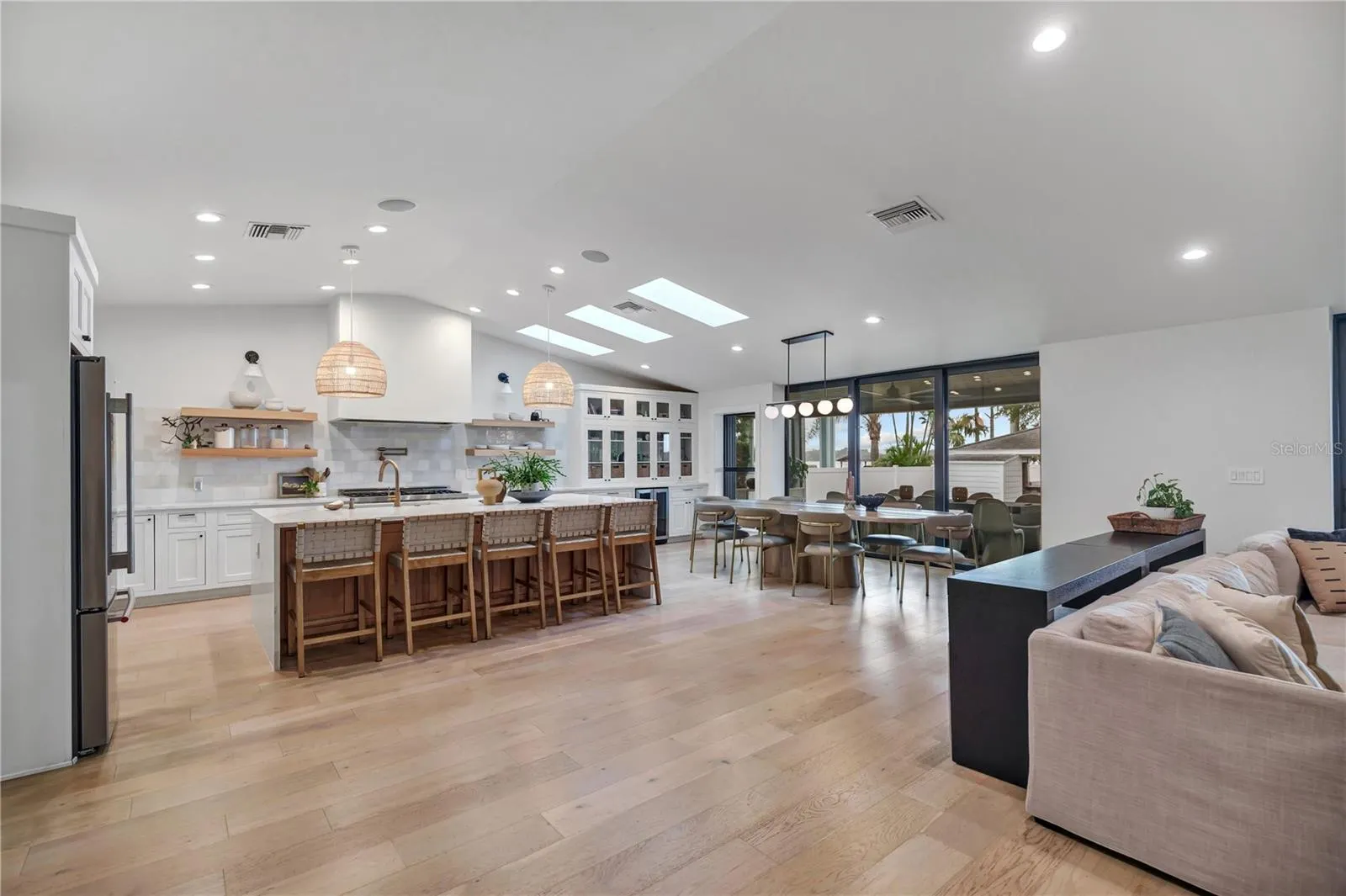 6922 SEMINOLE DR