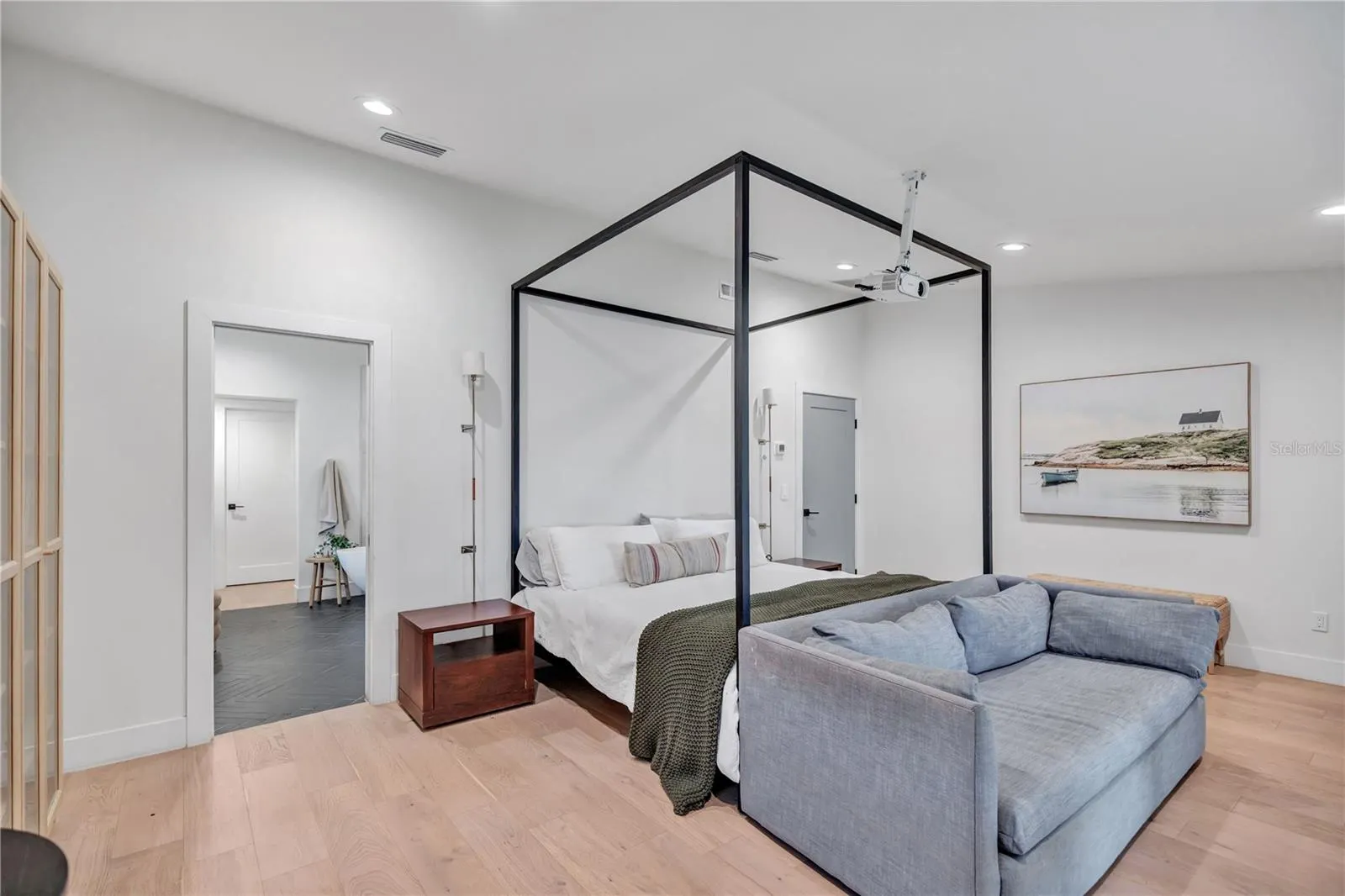 6922 SEMINOLE DR