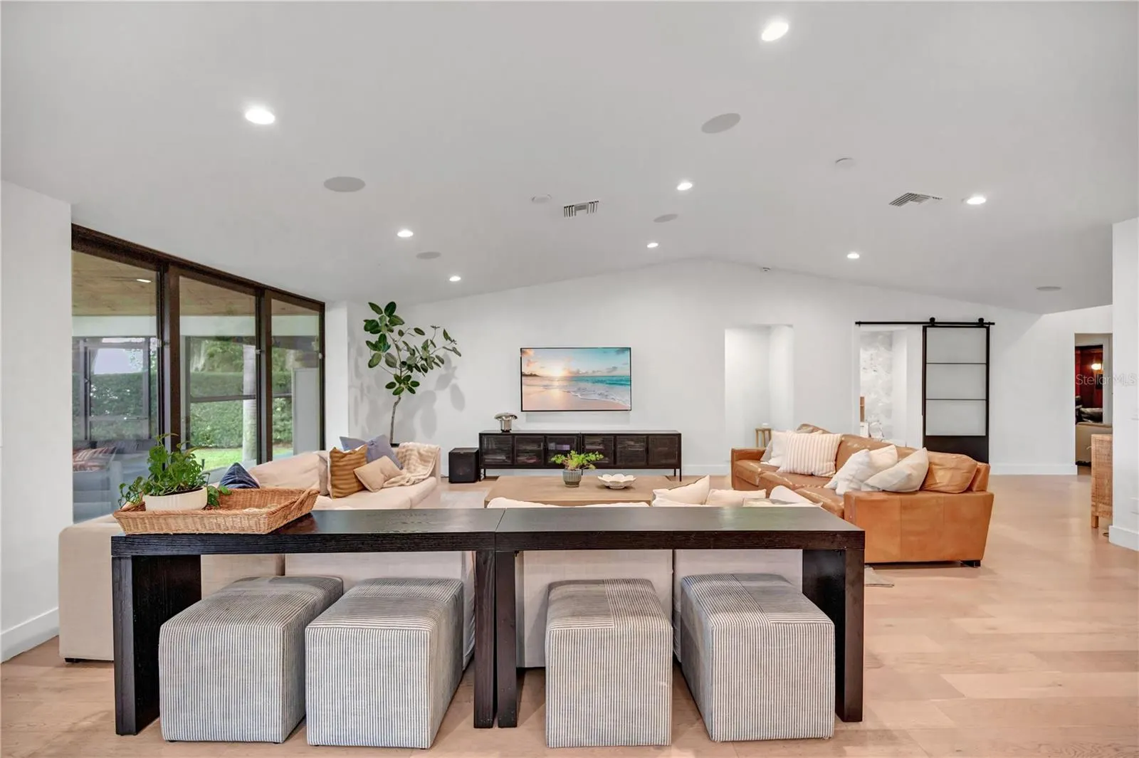 6922 SEMINOLE DR
