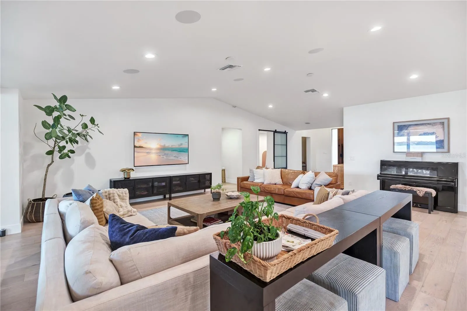 6922 SEMINOLE DR