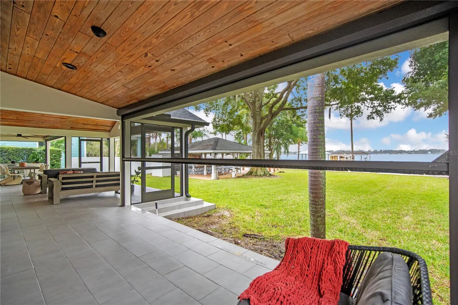 6922 SEMINOLE DR
